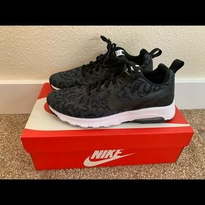 Nike Air Max Motion LW Eng